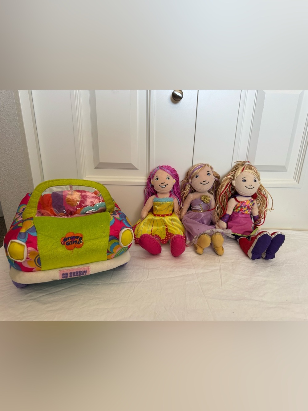 Groovy Girls Plush Doll Car Playset with Three Fashion Dolls